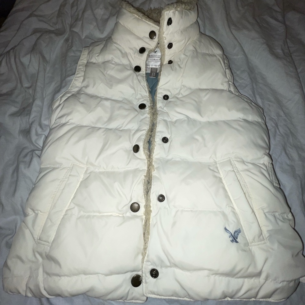 american eagle vest!!